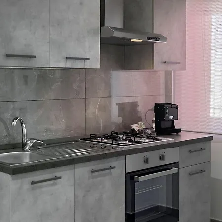 Garibaldi Guest house *